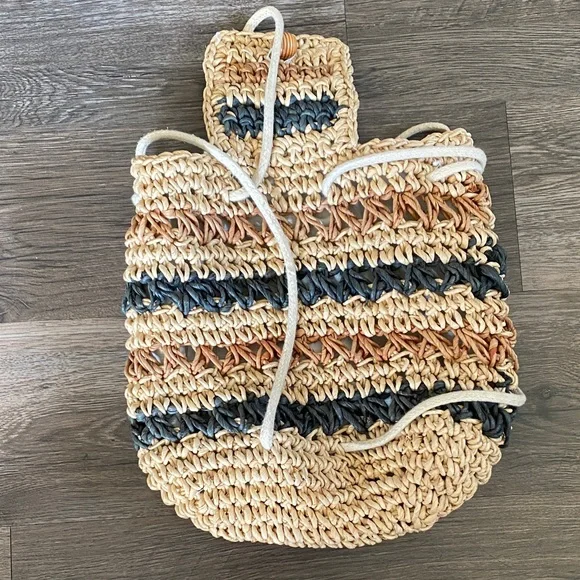 Handcrafted Woven Straw Tote Bag - Multicolor - Picture 2 of 3
